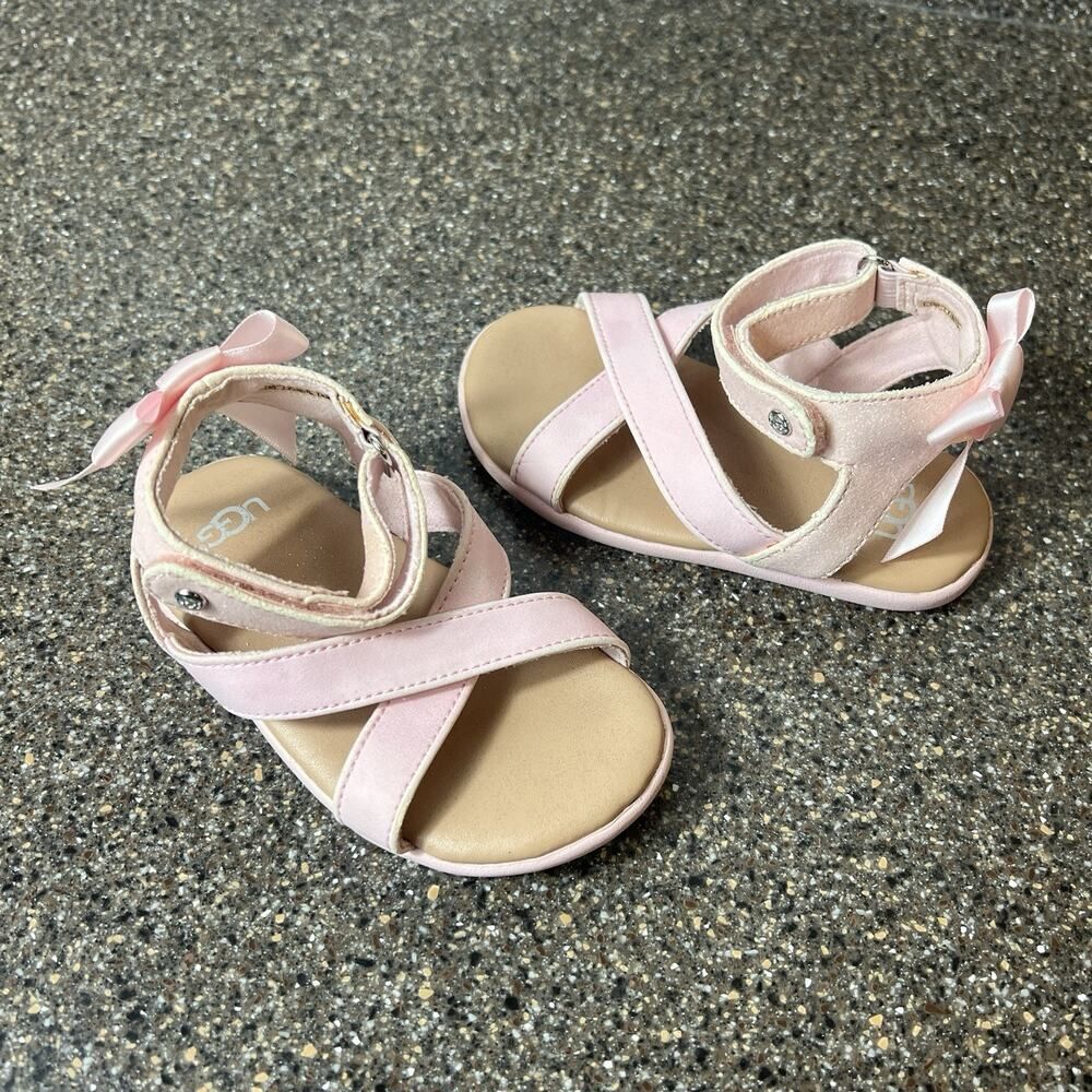 UGG Little Girls Toddlers Size 6/7 Pink Glitter Faux Leather Ankle Strap Sandals